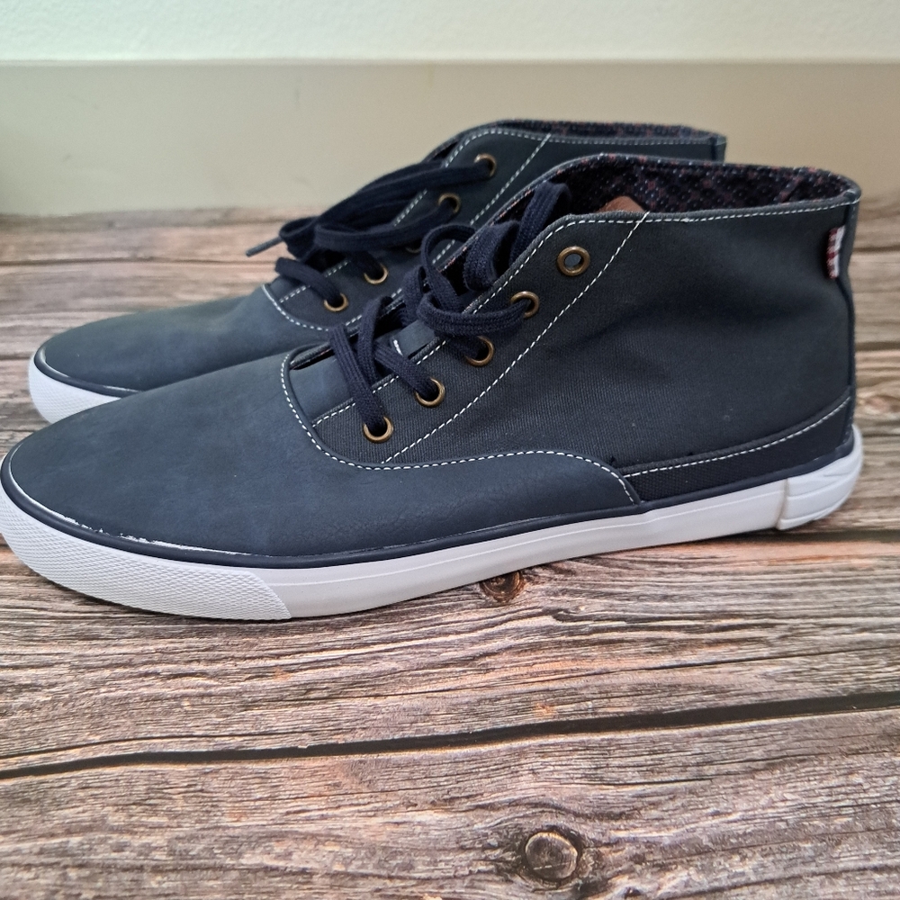 Men's Size 11 Ben Sherman Black Canvas Sneakers